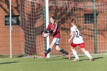 Bild 260 - wBJ SV Wahlstedt - SV Henstedt Ulzburg : Ergebnis: 0:1